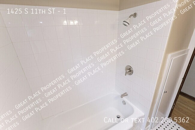 Building Photo - 1425 S 11th St