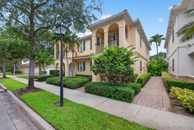 Building Photo - 213 Barcelona Dr