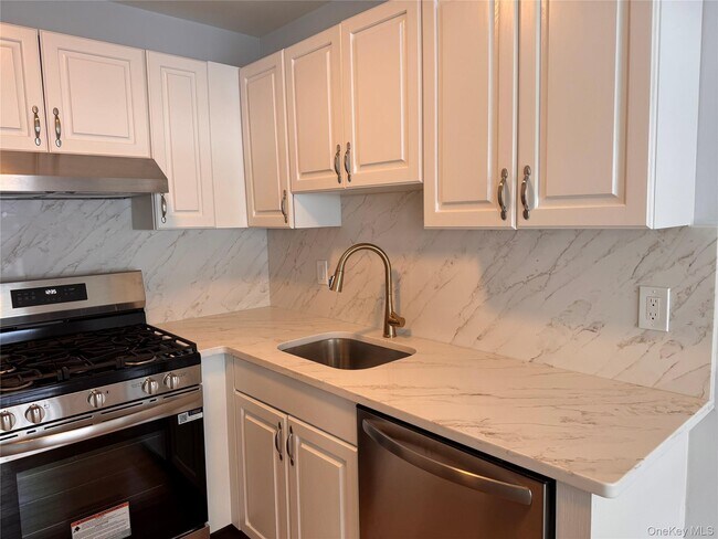 Building Photo - 197 Ramapo Rd