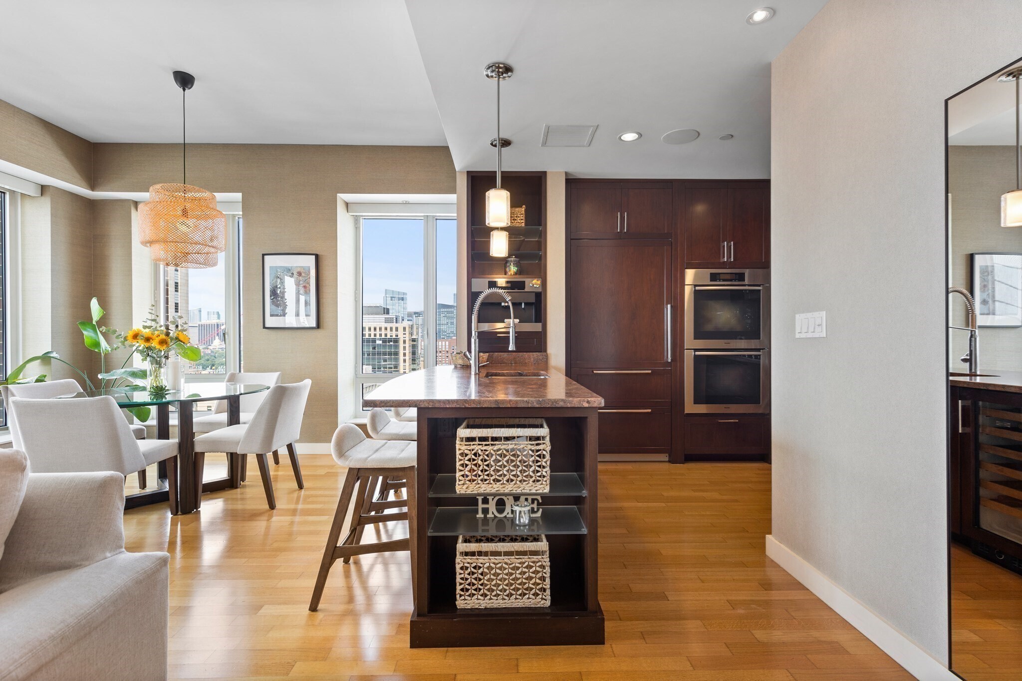 Building Photo - 400 Stuart St