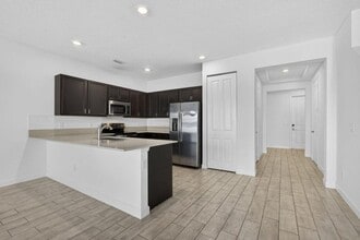 Building Photo - 4408 Hemlock Dr