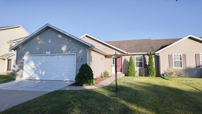 Building Photo - 642 Sedgegrass Dr