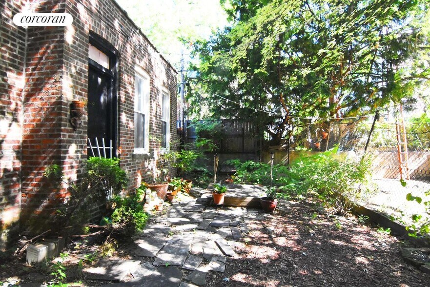 Building Photo - 81 4th Pl