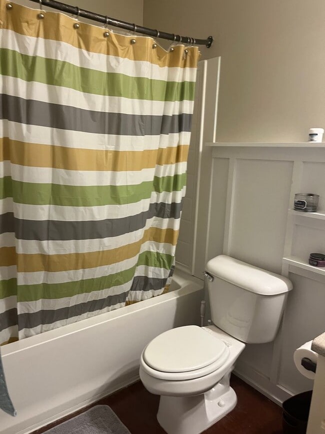 Building Photo - FOR RENT 3 Bed 2 bath Pet friendly home