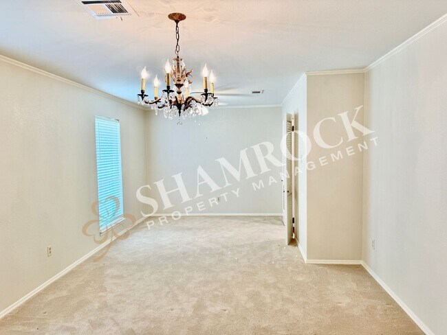 Building Photo - 5740 Lakemont Dr