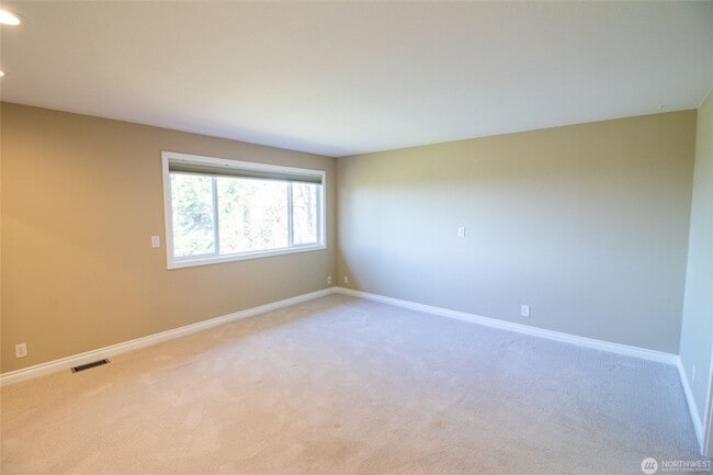Building Photo - 4Bd/3.5Ba Bellevue Home