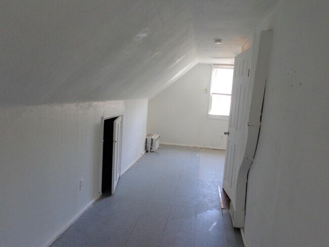 Building Photo - 2341 Hood Ave