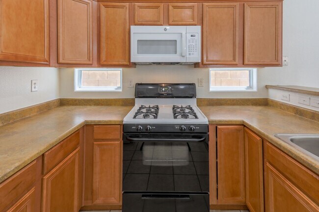 Building Photo - 3 Bedroom And Loft Southwest Gated Communi...