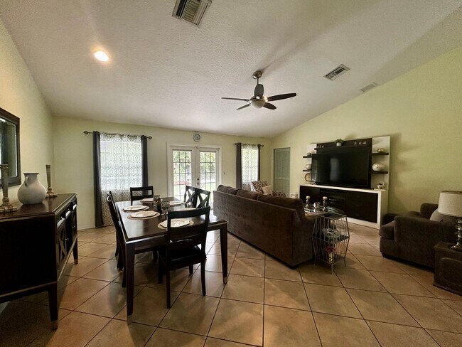 Building Photo - Western Port St. Lucie 3/2/2 with flex/roo...
