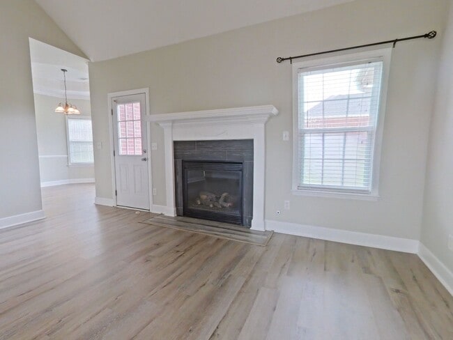 Building Photo - 4858 Somerset Dr