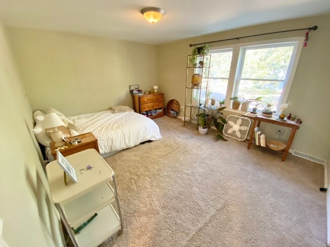 Building Photo - 3 Bedroom Condo in South Burlington VT Available 12/6!