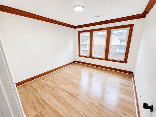Building Photo - 6807 S Artesian Ave