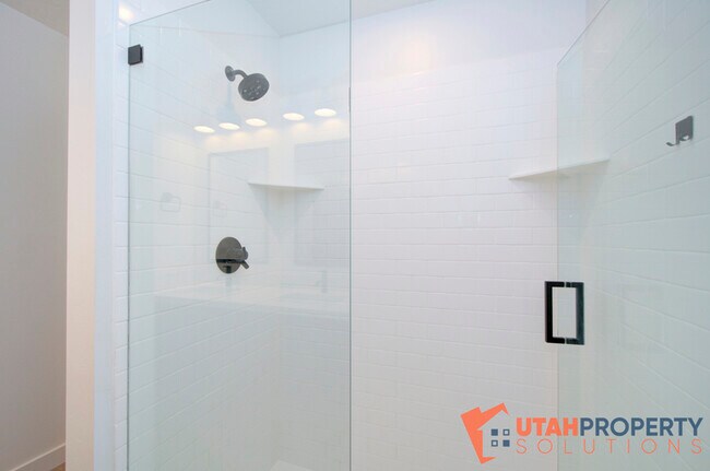 Building Photo - 351 W 800 N