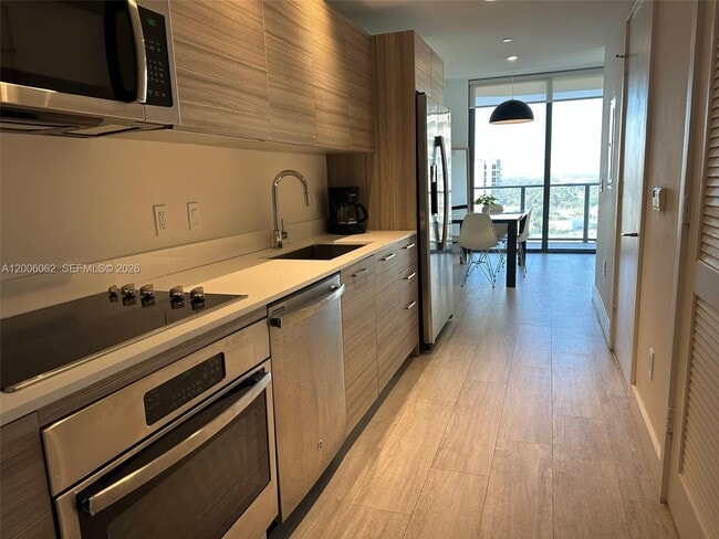 Building Photo - 121 NE 34th St