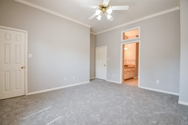 Building Photo - 1813 Gillette St