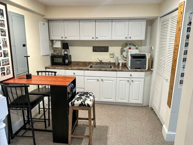 Building Photo - 15 Waban St