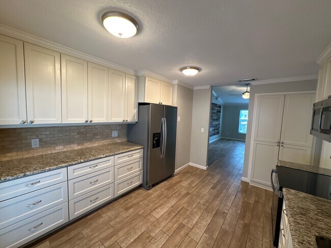 Building Photo - 2821 Nordman Ave