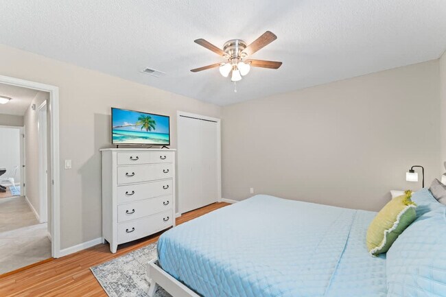 Building Photo - 10383 Chatwood Ct