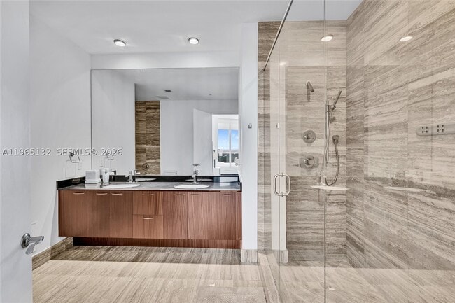 Building Photo - 16001 Collins Ave