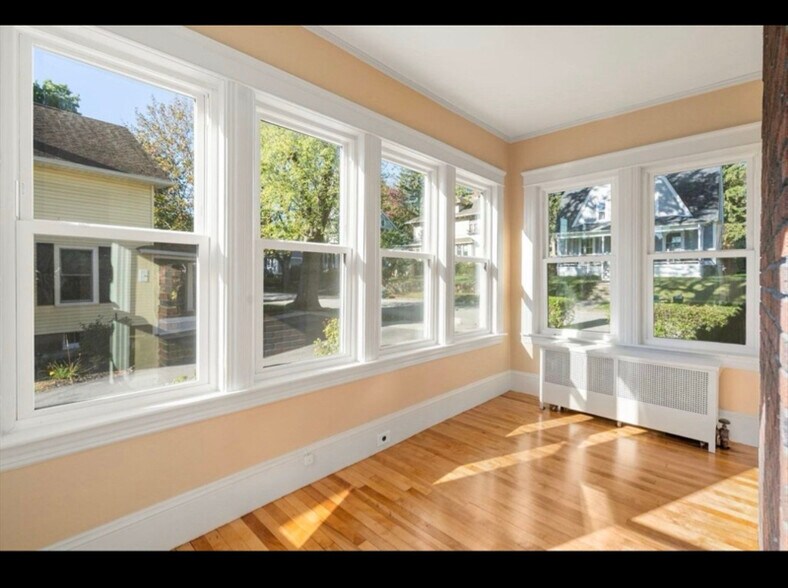 Building Photo - 53 Howland Terrace