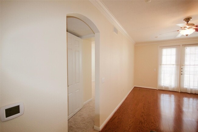 Building Photo - 7575 Kirby Dr