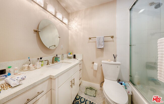 Building Photo - 938 Palm Ave