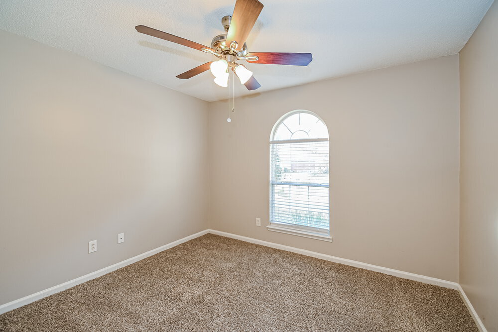 Building Photo - 1603 Twin Oak Ln