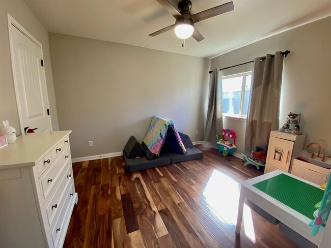 Building Photo - 149 Red Sun Dr