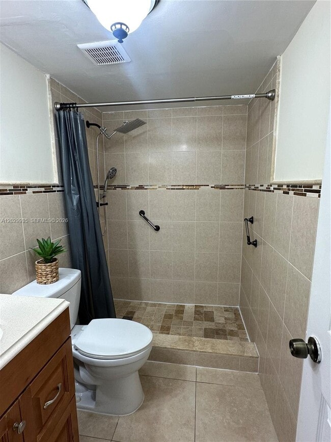 Building Photo - 1075 W 68th St