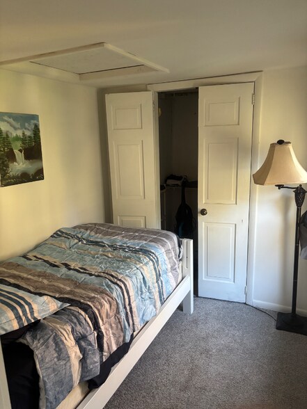 Building Photo - 277 Center St