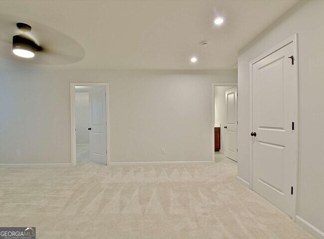 Building Photo - 504 Albertson Ave