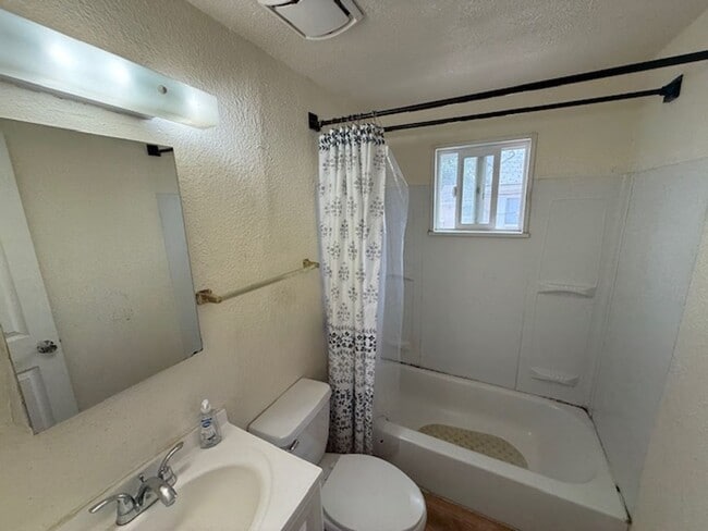 Building Photo - 1-Bedroom Apartment in Commerce City