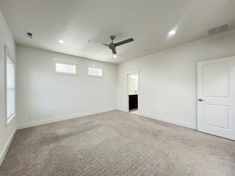 Building Photo - 2370 W Herron Ridge Dr