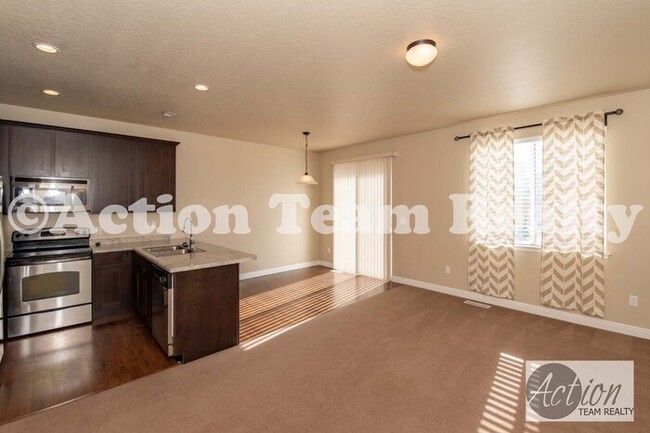 Building Photo - Townhome in Lehi
