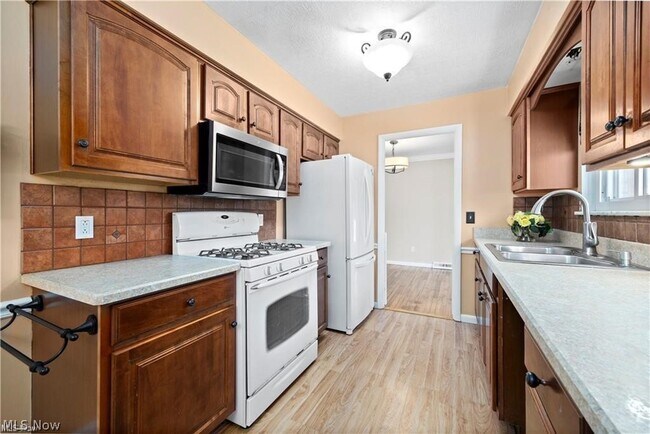 Building Photo - 4960 W Park Dr
