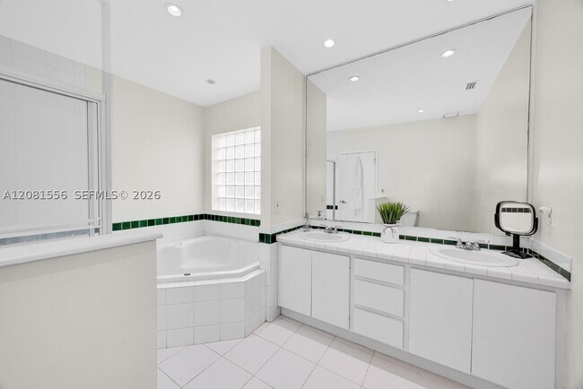 Building Photo - 6610 Santona St