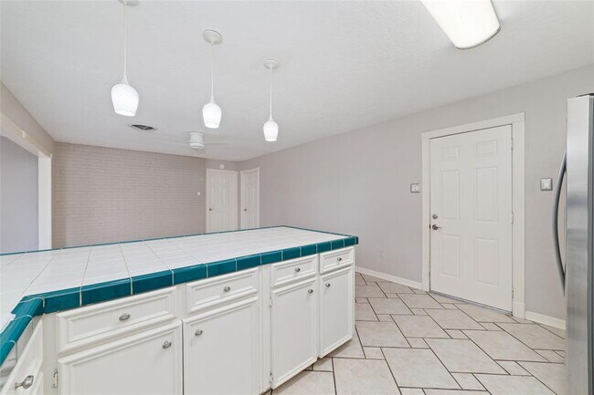 Building Photo - 4118 Donna Lynn Dr
