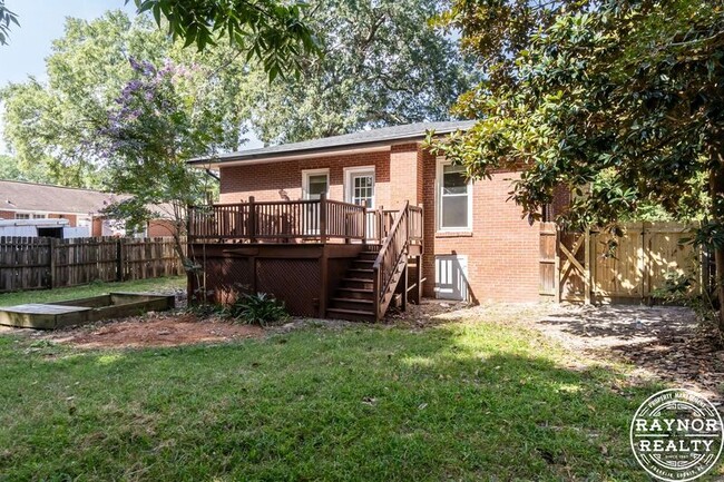 Building Photo - 223 S Main St