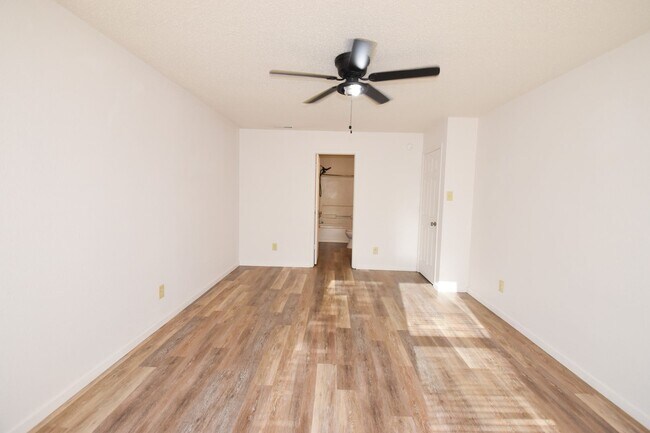 Building Photo - 551 Runnymede Ct