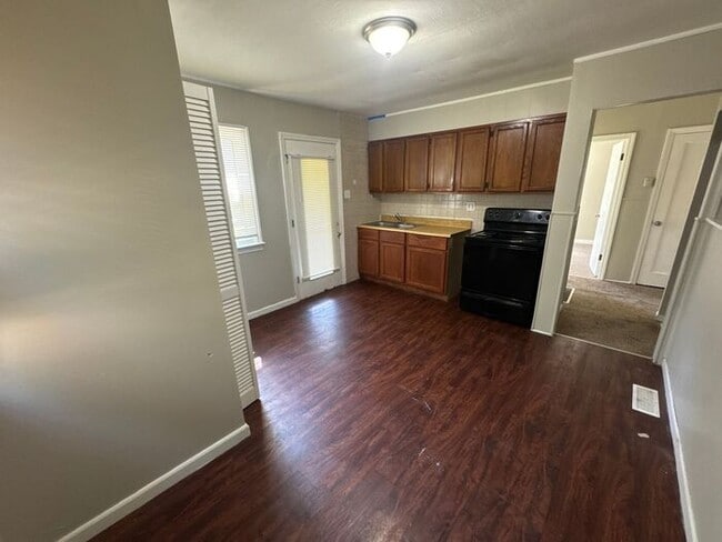 Building Photo - NICE 2BD/1BTH HOME
