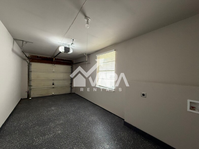 Building Photo - 315 Weizmann St