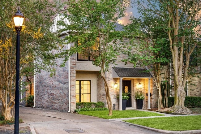 Primary Photo - 6721 Belmont St