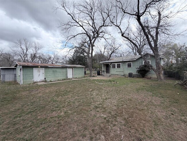 Building Photo - 1604 Main St