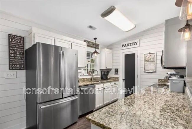 Building Photo - 108 Sandpiper Ct