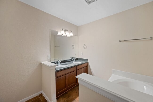Building Photo - 3031 Lockeridge Village Dr