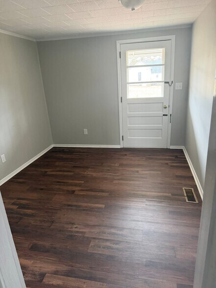 Building Photo - 301 W Steele St