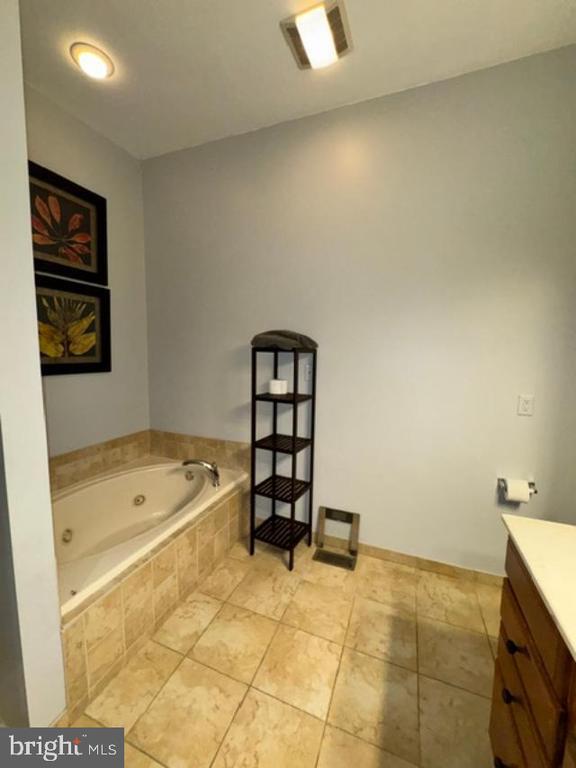 Building Photo - 122 Whiteland Hills Cir