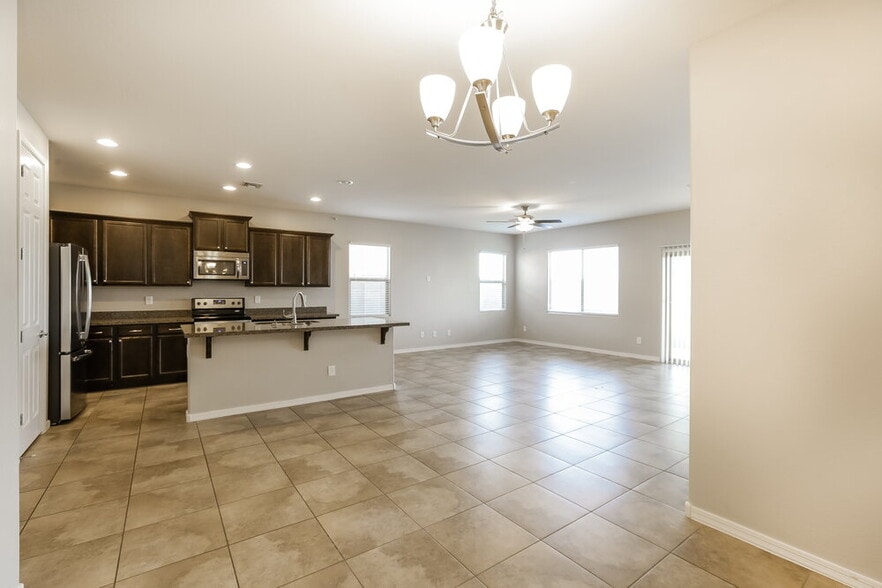 Building Photo - 3882 E Alamo St