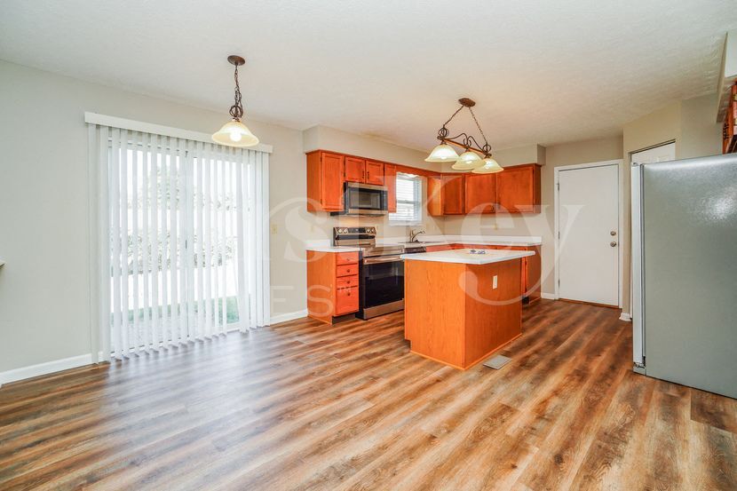 Building Photo - 81 Roxbury Dr