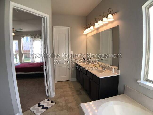 Building Photo - 5913 Richmond Dr